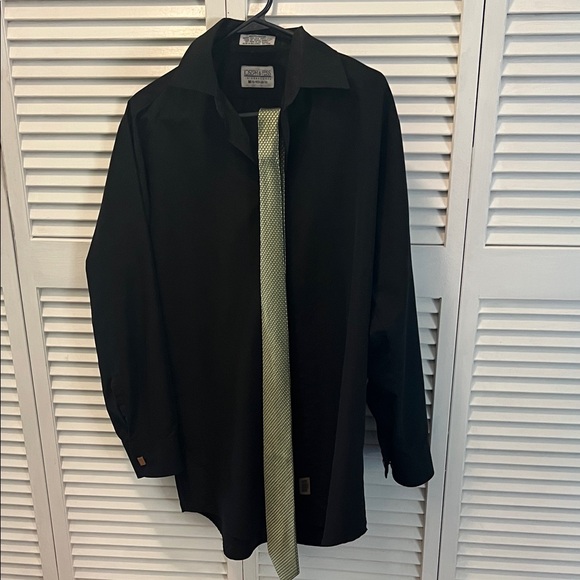 Joseph & Feiss International Other - ( 0400) Men Joseph & Feiss International Black Shirt W/Green Tie Steve & Barry’s